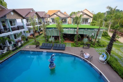 Bán Resort 30 phòng cực đẹp ngay gần biển Dinh Bà-Ông Lang