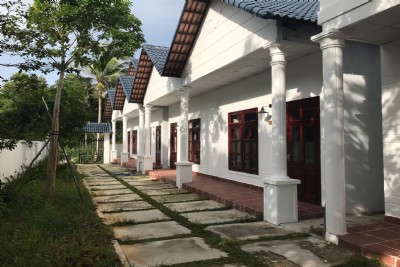 Cần bán Homestay diện tích 521m2, nằm trong làng Resort Cửa Lấp. Cách biển 500m.